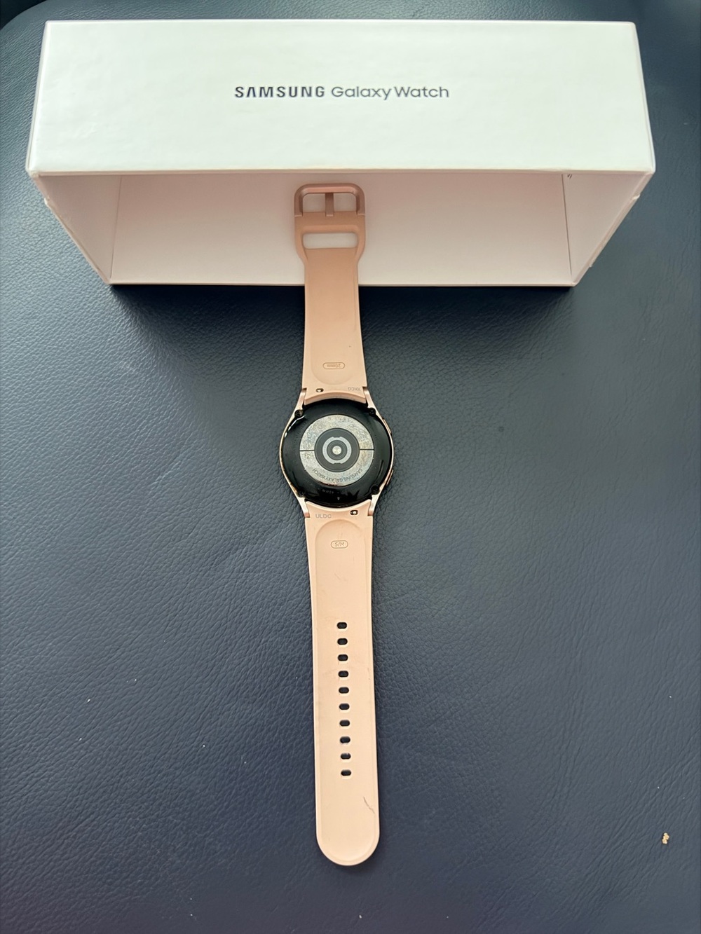 Samsung Galaxy Watch 4 — Pink Sand Band | Excellent Condition - Picture 3 of 4